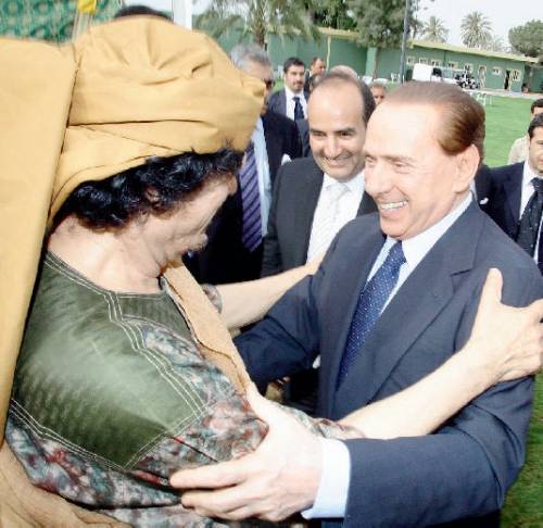 Blitz in Libia, Berlusconi libera gli "ostaggi"
