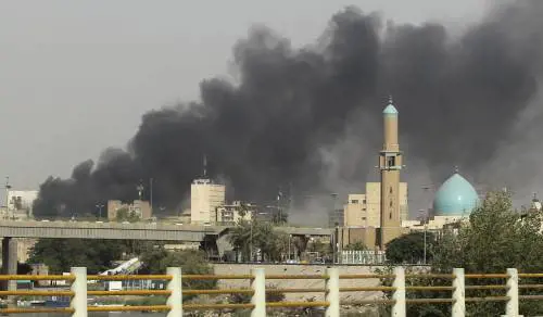 Bagdad, blitz di al Qaida  
assaltata banca centrale:  
quindici morti, 40 i feriti