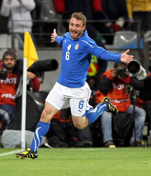Italia soffre col Paraguay: De Rossi trova il pari