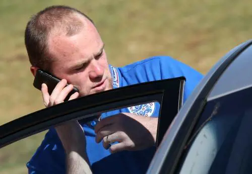 Dal Real proposta indecente per Rooney 
Burdisso: l'Inter ora vuole 10 milioni