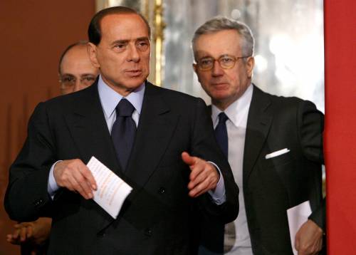 Berlusconi: da Fini niente lezioni di democrazia