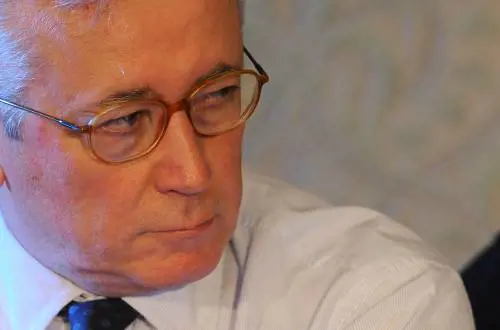 Assalto alla manovra. Il governo: no ai condoni