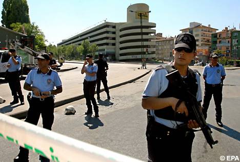 Istanbul, esplode bomba: 4 morti