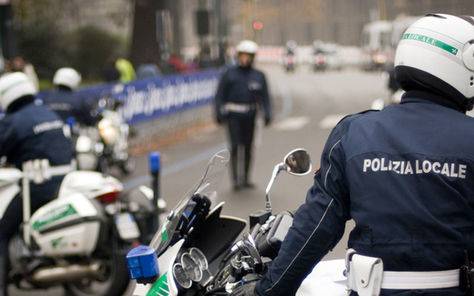 Guerra alla sosta in doppia fila: 
da lunedì via a "street control"