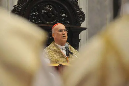 Pedofilia, Bertone: "Un blitz come in Belgio 
mai fatto nemmeno sotto i regimi comunisti"