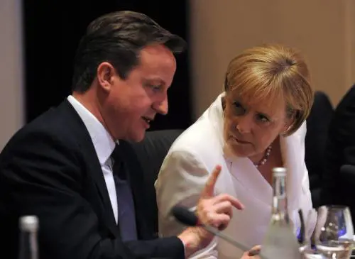 G20, bozza d'accordo: 
Merkel: "Tutti i deficit  
dimezzati per il 2013"