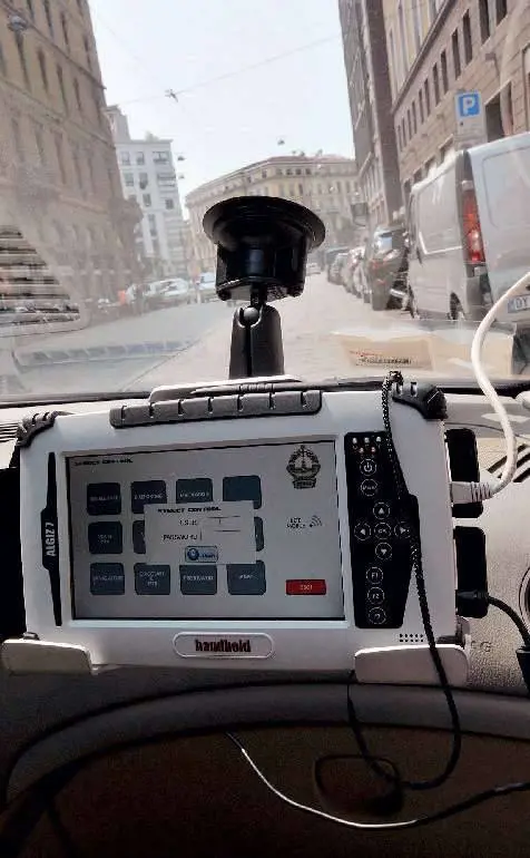Auto in doppia fila: 
multe a strascico 
in tutta la Lombardia