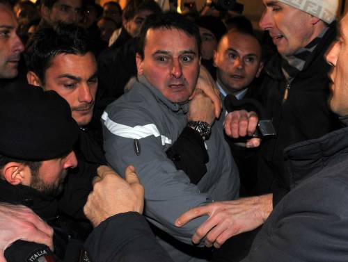 Assolto Tartaglia per l'aggressione a Berlusconi 
Premier sorpreso: incredibile, mi ha quasi ucciso