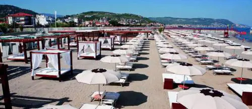 Loano, tante serate glamour sotto le stelle