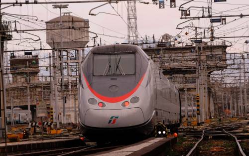Trenitalia, appalti truffa: "Gare truccate in serie" Cinque arrestati a Napoli