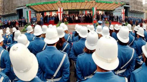 Caldo insopportabile: 
i vigili vogliono 
agli incroci all’ombra