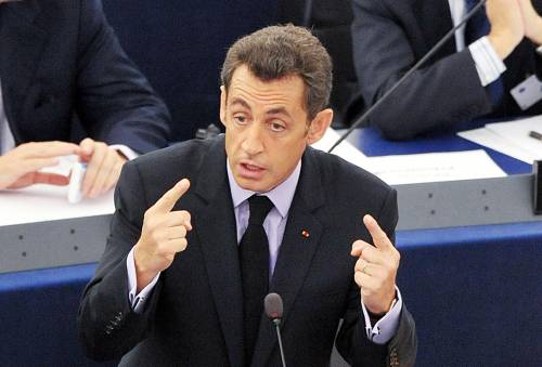 Sarkozy, c'è l'inchiesta 
su fondi illeciti ricevuti 
"Tracce della tangente"