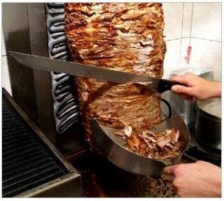 Ecco come nasce un kebab: cosa c'è dentro