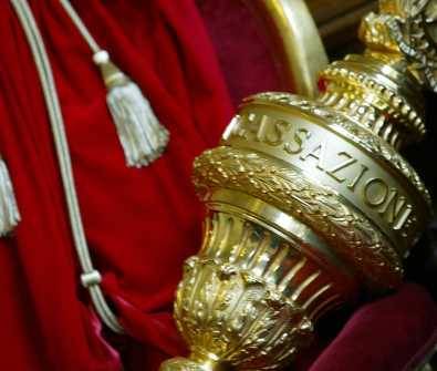 Cassazione: fa il "medio", condannata
