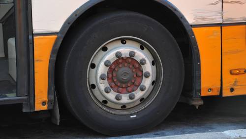 Sabotaggi, ora i bus perdono le ruote per strada