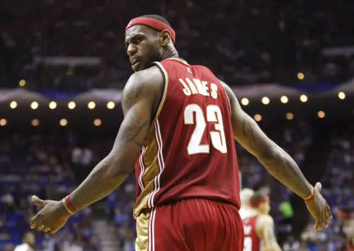 LeBron James, addio Cavs. Negli Heat 
giocherà con gli "amici" Wade e Bosh