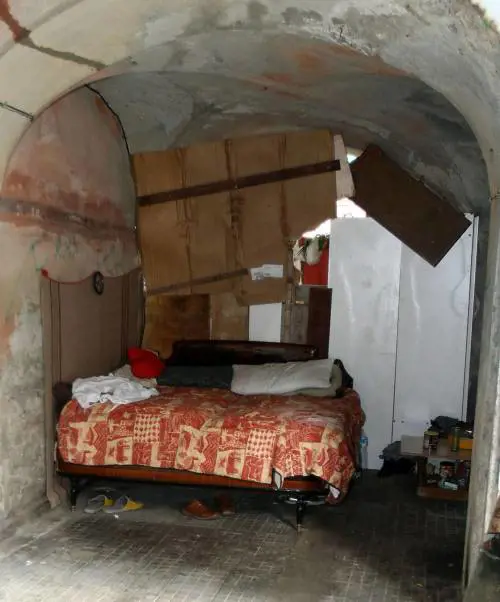 Ora gli zingari vivono nella dimora storica completamente arredata