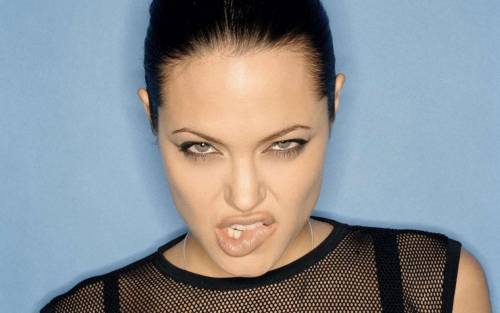 Angelina Jolie: "Amo Brad  
ma non vogliamo sposarci"