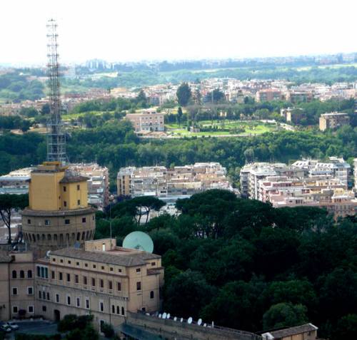 Radio Vaticana, la perizia: 
"E' provato un legame 
con i tumori dei bambini"