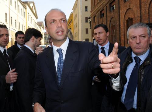 P3, Berlusconi: "E' una vergognosa montatura"