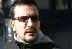 Atene, agguato sotto casa 
Ucciso giornalista radio 
da un commando armato