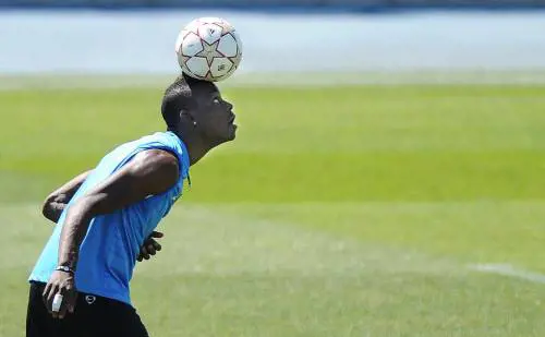 Inter, tenere Balotelli per crescere 
Milan, vendere Dinho per vincere