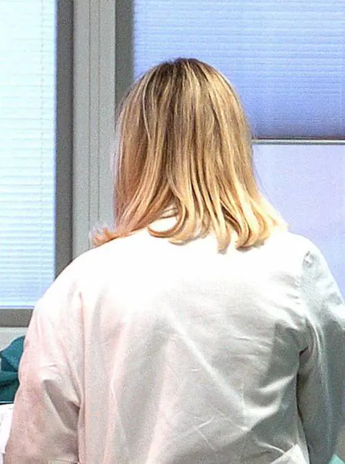 Tenta due stupri, ma lascia il documento