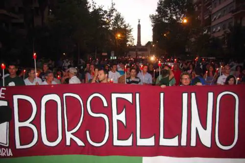 Borsellino, fischi a Fini: "Mangano non è eroe"