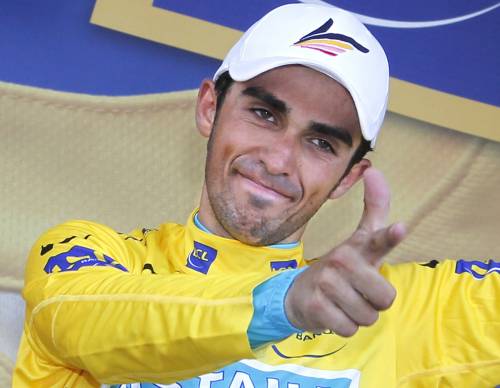 Tour, Schleck fermato dalla catena 
E Contador gli sfila la maglia gialla