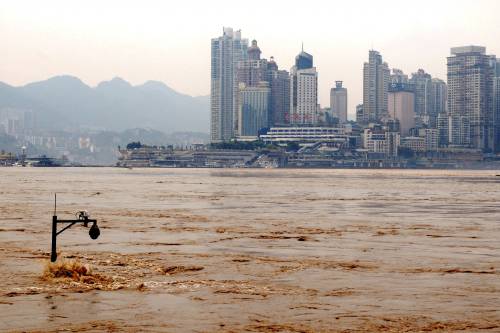 Cina, allarme inondazioni nel Sud 
Oltre mille tra morti e dispersi
