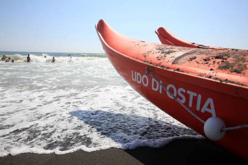 Famiglie, calano i redditi: 
il 46% non va in vacanza 
Pmi, persi 210mila posti