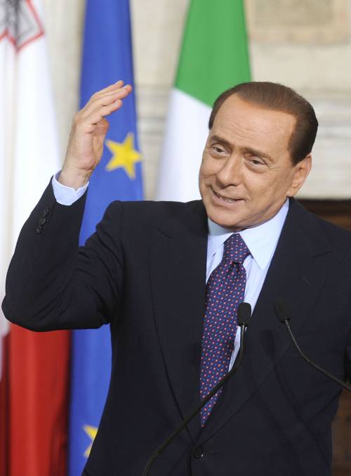 Pdl, Berlusconi: "Tutto a posto, tutto perfetto 
Dai media una campagna furibonda: calunnie"
