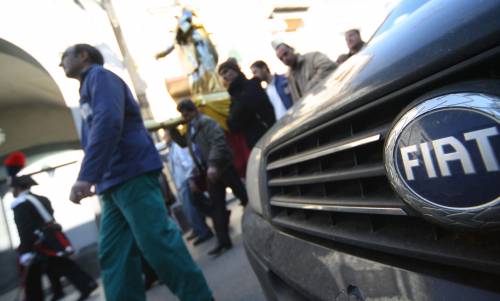 Fiat, newco di Pomigliano 
fuori da Confindustria 
Epifani: "Niente ricatti"