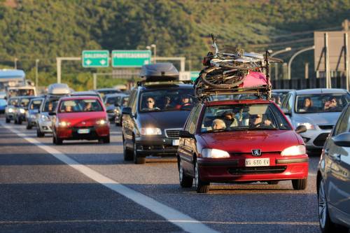 Esodo per le vacanze 
Milioni in viaggio 
Traffico da Nord a Sud