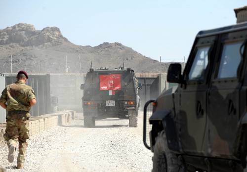 Afghanistan, base Nato 
sotto l'attacco talebano