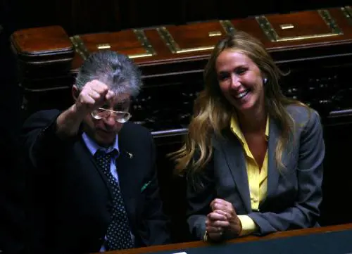 Il Senatùr fa il partigiano: "Resistiamo"