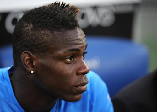 Inghilterra, i tabloid scatenati: 
"Balotelli vuole 11 milioni l'anno"