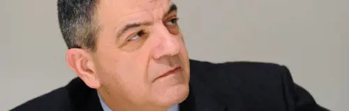 Murolo ora vuol fare l’equilibrista:  con Fini ma senza tradire Berlusconi