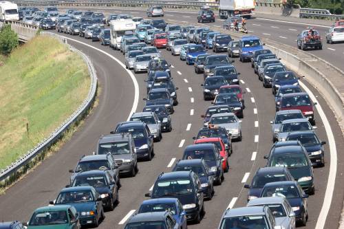 Esodo, è già bollino nero 
A Trieste 10 km di coda, 
un'ora a Villa S. Giovanni