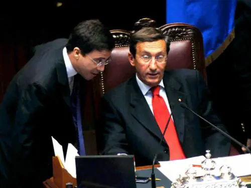 Coordinatori, è lite tra Bocchino e Pdl 
Violante: coalizione con Fini? Possibile