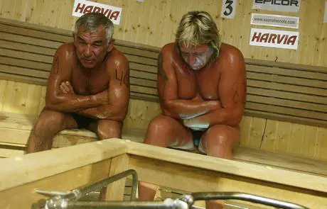 Finlandia, muore durante 
i mondiali di sauna: 
sei minuti a 110 gradi