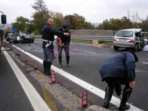 Caos in tangenziale: 
automobile si ribalta 
In coma l'autista