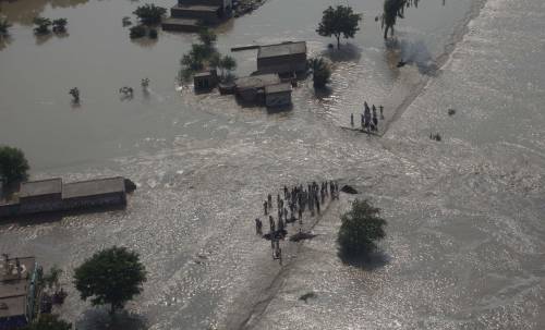 Alluvioni in tutta l'Asia 
India: vittima italiana, 
bloccati 200 stranieri