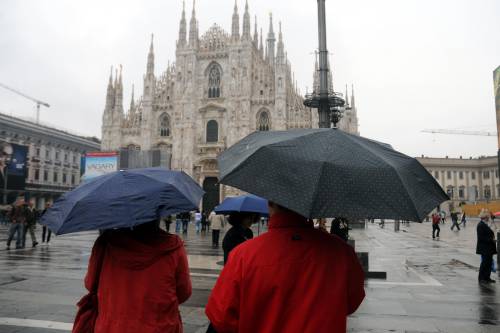 Maltempo al Nord: il Lambro rompe un argine 
Lago di Garda, disperso velista: via alle ricerche