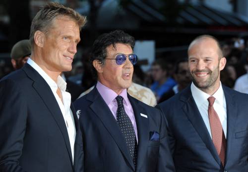 Stallone e Schwarzy, i pensionati fanno i Rambo