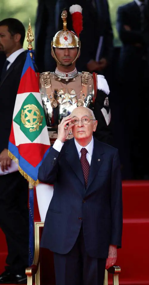 Pdl al Colle: "Questo governo o il voto" 
Bersani: "Berlusconi rispetti la Carta"