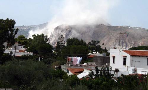 Terremoto a Lipari, situazione sotto controllo 
Bertolaso: "Divieti di balneazione non rispettati"