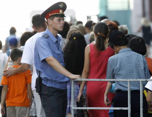 Mosca, allarme attentati 
Il World trade center 
evacuato per una bomba