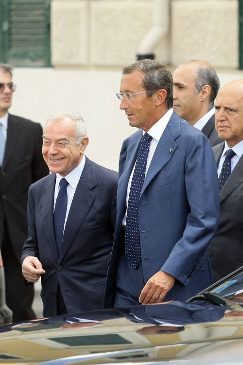Berlusconi manda Letta da Fini: non tratto più