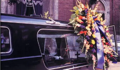 "Ecco come il racket dei funerali 
sta cercando di tagliarmi fuori"